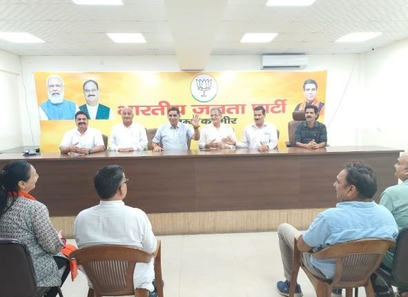 Kavinder sets priorities, asks Corporators to draw roadmap for ensuing Assembly polls  