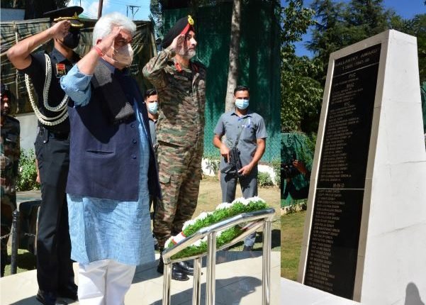 Lt Governor pays homage to Maqbool Sherwani and the brave soldiers of Sikh Regiment at Baramulla