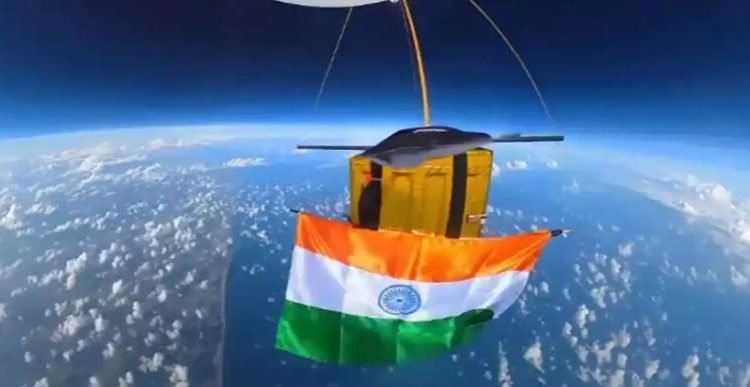 Indian flag unfurled 30 kilometers above earth by Space Kidz India