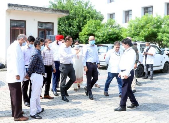 Secretary H&ME visits Psychiatric Hospital Jammu, reviews functioning
