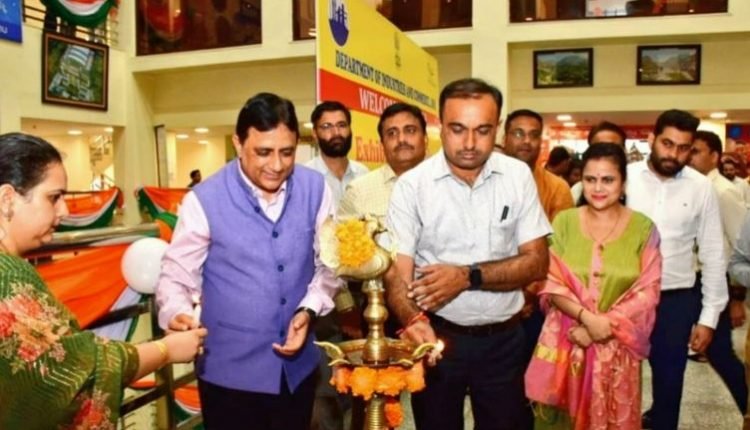 Div Com Jammu inaugurates one month festival Special Exhibition-cum-Sale at Jammu Haat