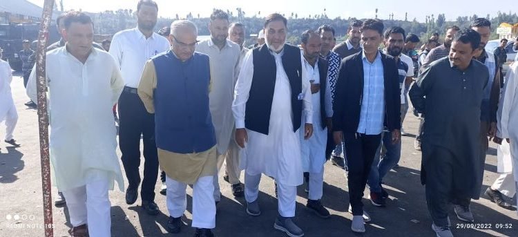 Shopian traders & apple growers' deputations call upon Asok Koul to raise issues