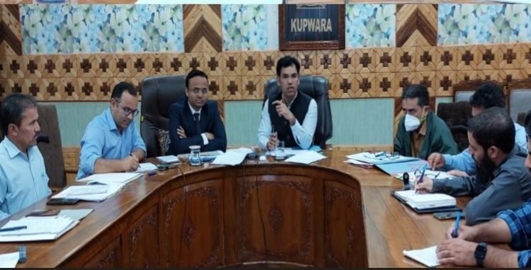 Comm Secy visits Kupwara; Reviews progress, performance of Revenue department