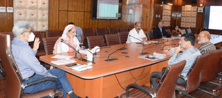 Atal Dulloo reviews progress of PM-KISAN scheme in J&K