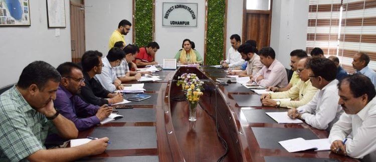 DC Udhampur reviews progress on digitization of Jamabandies under DILRMP