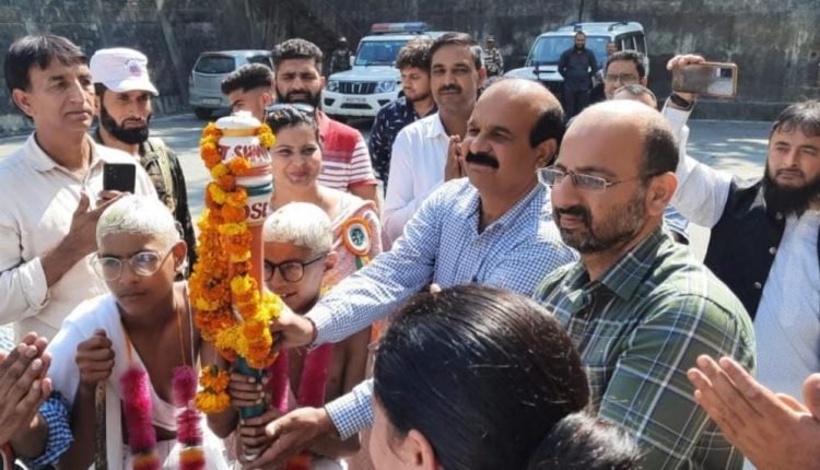 DC welcomes Shanti Yatra at Ramban; Scores of local Students join peace rally  