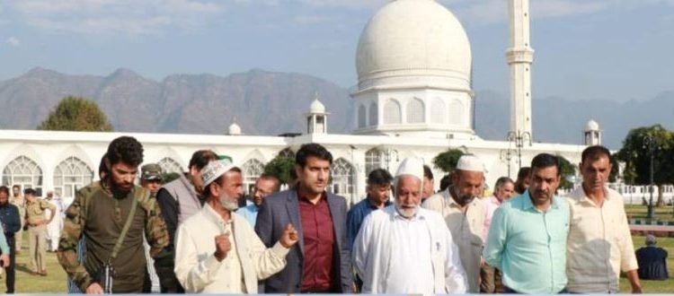 DC Srinagar visits Dargah Hazratbal, Jenab Sahib Soura to oversee arrangements for Eid-e-Milad(SAW)