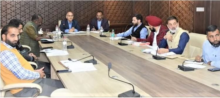 State Election Commissioner reviews arrangements for re-poll for DDC seats in Kupwara, Bandipora