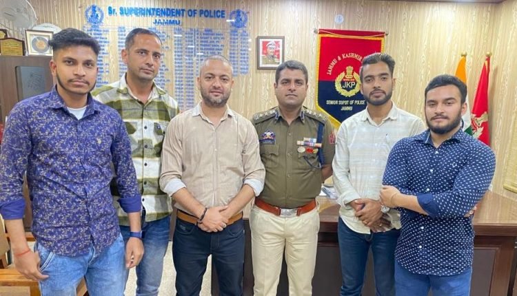 IkkJutt Jammu Youth wing congratulate SSP Jammu Sh. Chandan Kohli