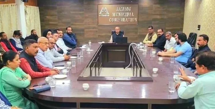 Vinay meet JMC Mayor along with the BJP District team