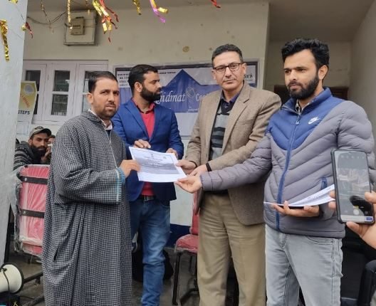 Pvt. Secy Culture Deptt visits Okey Kulgam, interacts with PRI representatives, locals