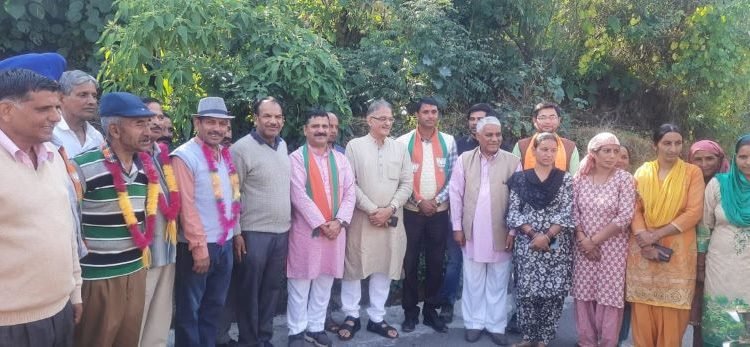 BJP set to get thumping majority in Himachal: Kavinder