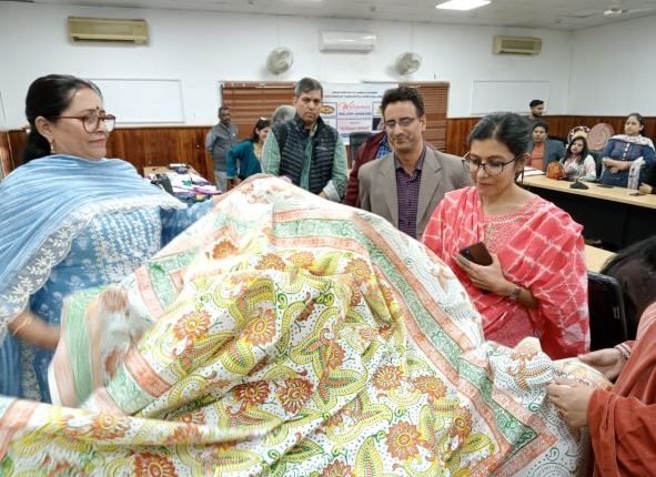 DC Jammu Avny Lavasa interacts with artists, weavers at 'Artisans Meet'