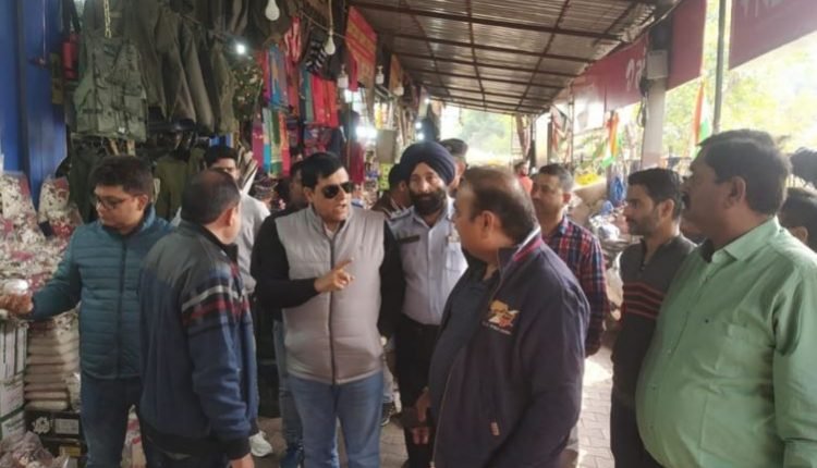 Team of officers inspects Tourist Trade establishments in Railway Station Jammu