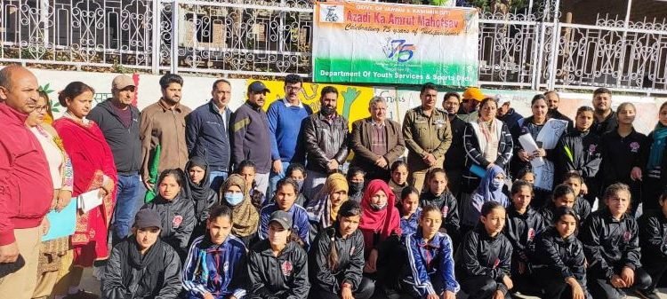 DC Doda flags off group of 50 Girls for Trekking expedition