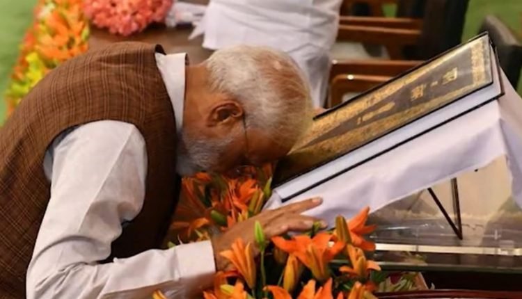 We pay homage to those greats who gave us our Constitution: PM