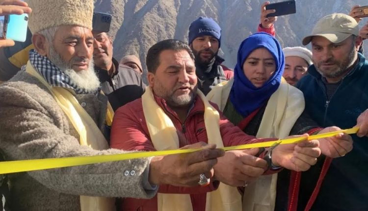 Acting CEC Naqvi inaugurates Airtel tower in Kaksar village