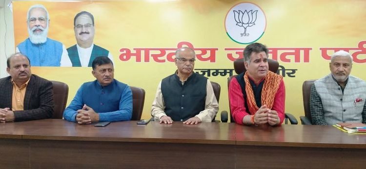 BJP holds distinction of being only 'true Democratic Party': Ravinder Raina