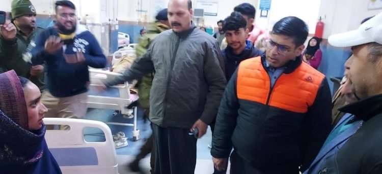 DC Rajouri meets injured at GMC&AH; Assures every possible support to victims
