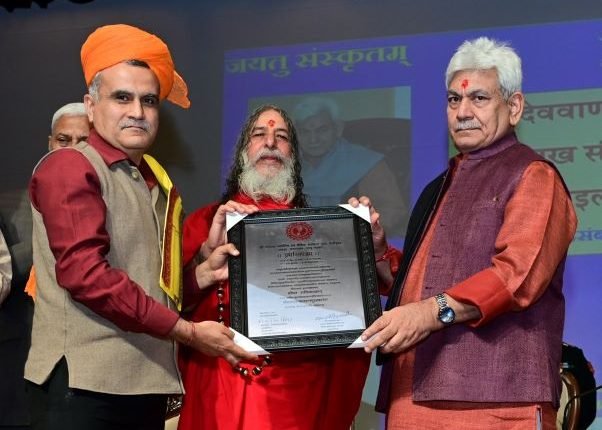 Lt Governor flags off Shri Kailakh Jyotish & Vedic Sansthan Trust’s Mobile Sanskrit Gurukul