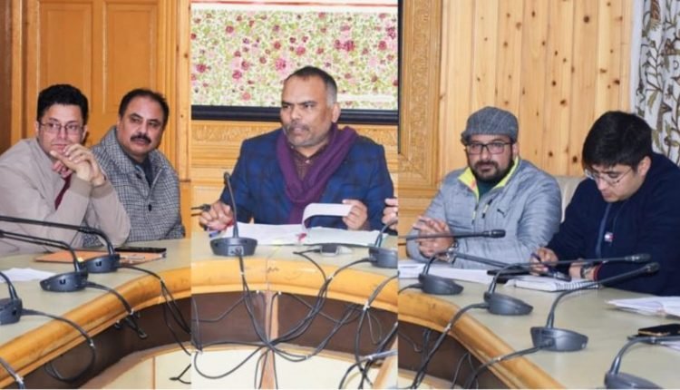 Div Com Kashmir reviews progress of in-situ development of  model hamlets of Dal Lake