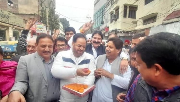 Cong celebrates Himachal victory at JKPCC office