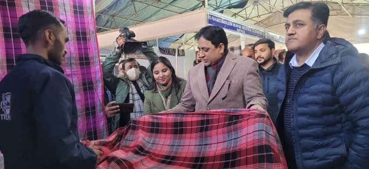 District level Handloom Expo organises in Samba Fort