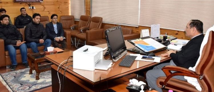 Advisor Bhatnagar meets delegations, individuals at Srinagar