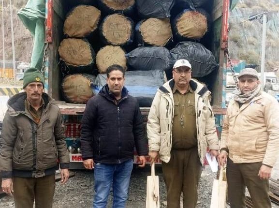 Forest Department team seizes Truck loaded with illegal Willow cleft bats at Nashri