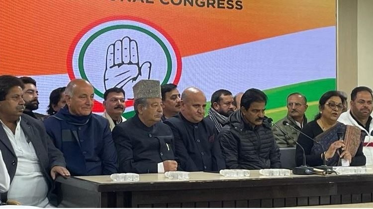 17 estranged Ghulam Nabi Azad loyalists in J-K return to Congress fold