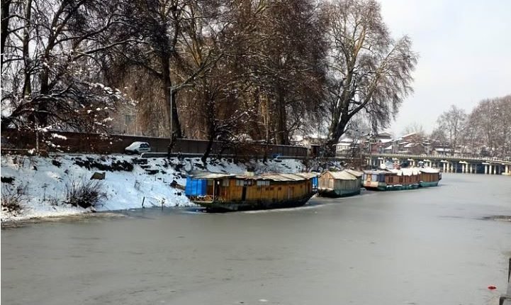A view of frozen water body as Kashmir witnesses subzero temperatures