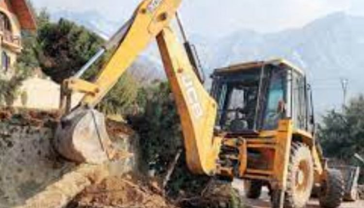 Jammu Administration reclaims prime state land encroached by Former Minister at Chowadi