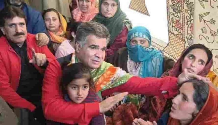 Ravinder Raina visits Pulwama, pays tribute to Kashmiri Pandit Late Sanjay Sharma