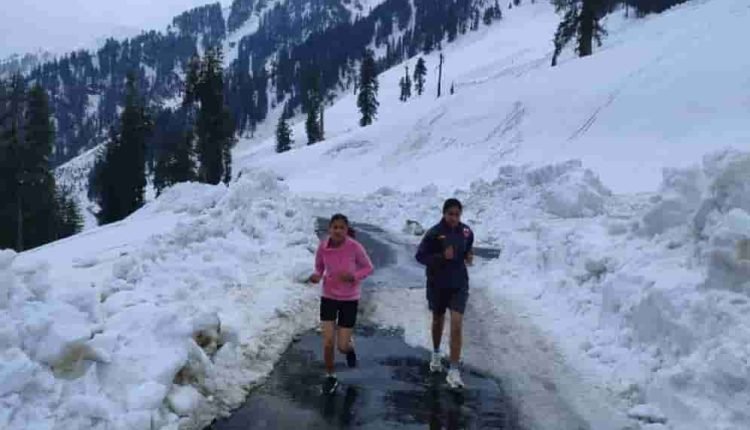 MoT with ABTA organizes 1st Snow Marathon in Bhaderwah