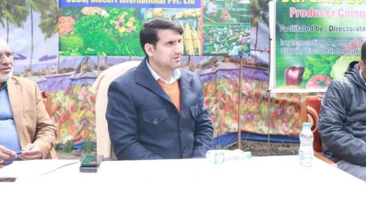 DC Srinagar conducts extensive tour of interior Hamlets in Dal Lake area