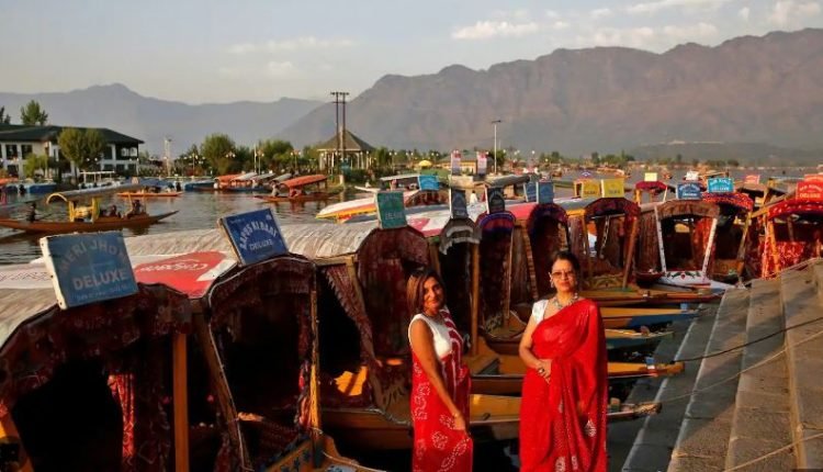 Jammu and Kashmir records highest-ever tourist footfall in 2022 with 1.88 crore visitors