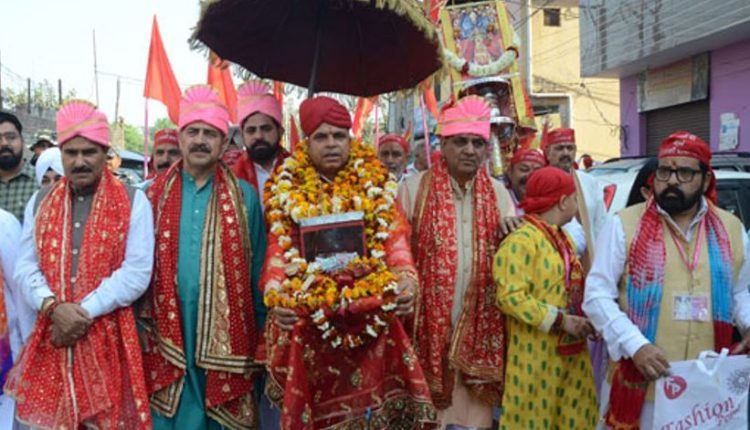 Thousands of Devotees Participate in 24th Annual Charri Mubarak Yatra in Jammu and Kashmir