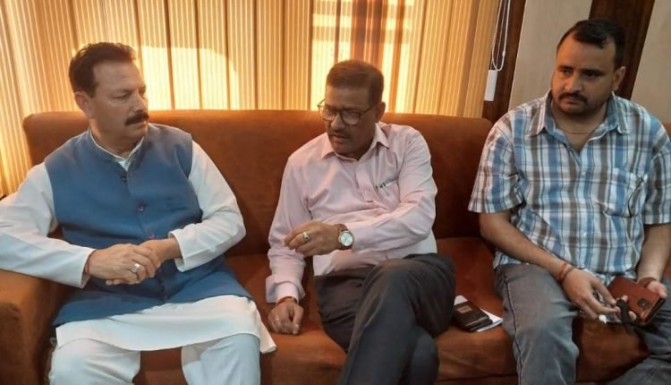 Local Deputation calls on DDC Chairperson Udhampur