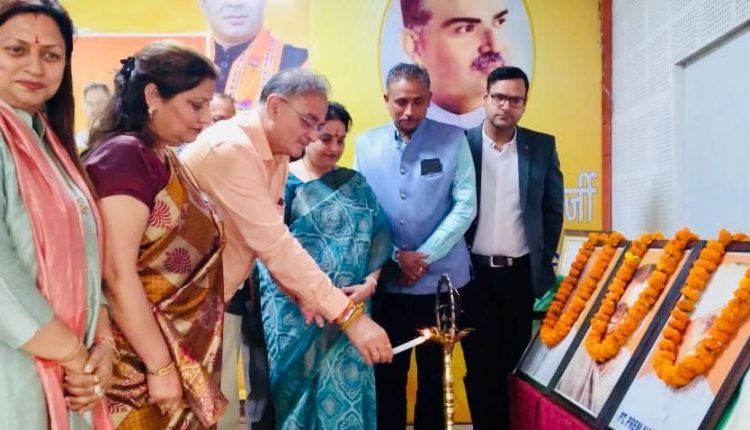 Kavinder slams Rahul Gandhi for projecting India in poor light on foreign soil