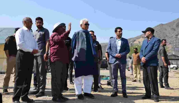 Lt Governor inspects progress of SASB’s Yatri Niwas at Pantha Chowk