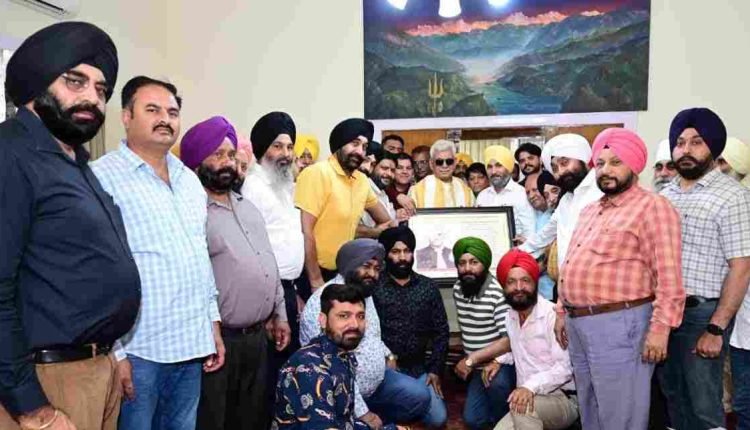 All J&K Transport Welfare Association; delegation from Dudu calls on Lt Governor