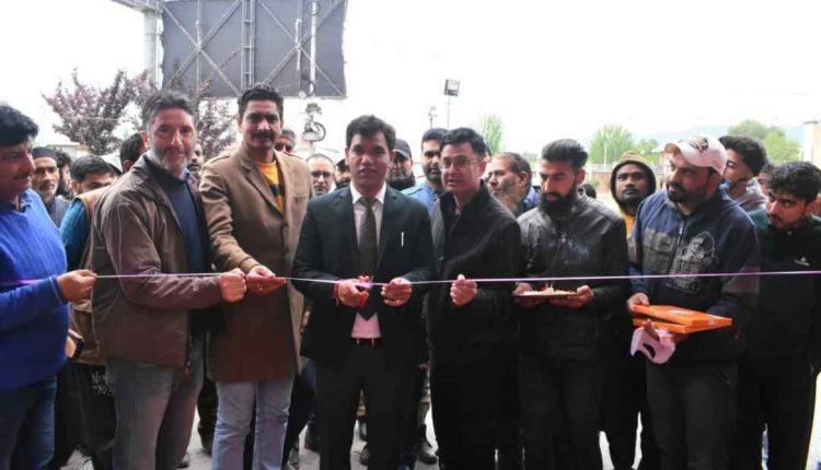 Div Com Kashmir inaugurates 4-month long Exhibition at Kashmir Haat