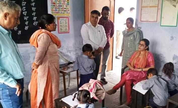 DC Jammu Avny Lavasa  conducts surprise inspection of PHC, Govt Primary School at Chakroi