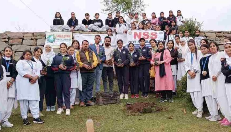 GCW Udhampur conducts a Plantation drive cum outreach programme at Sankri, Panchari