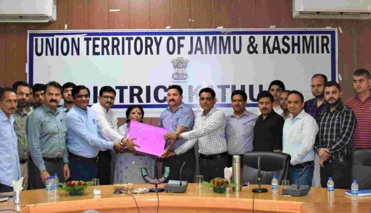 Kathua Administration accords warm farewell to outgoing DC Rahul Pandey