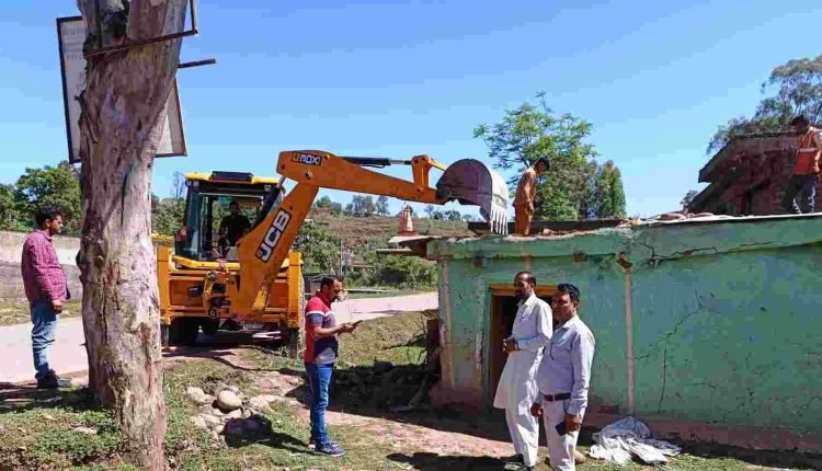 Rajouri admin, BRO conduct demolition drive for highway widening