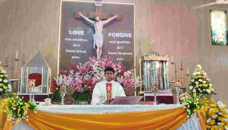 Christians Celebrate Resurrection of Christ at St. Peter’s Catholic Church