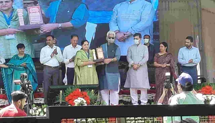 Ekta Mahila Cluster Level federation awarded National Panchayat Award 2023