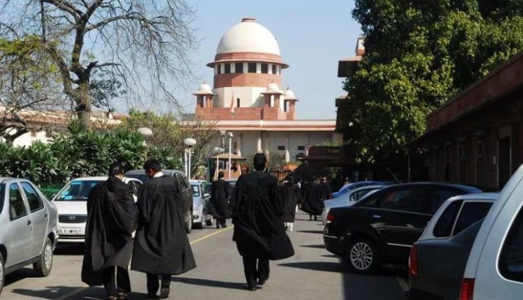 Supreme Court Urges Senior Advocates to Step Aside During Summer Recess to Empower Junior Lawyers