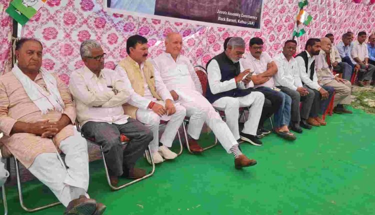 Balbir Singh leads Massive protest  against Govt at Barnoti